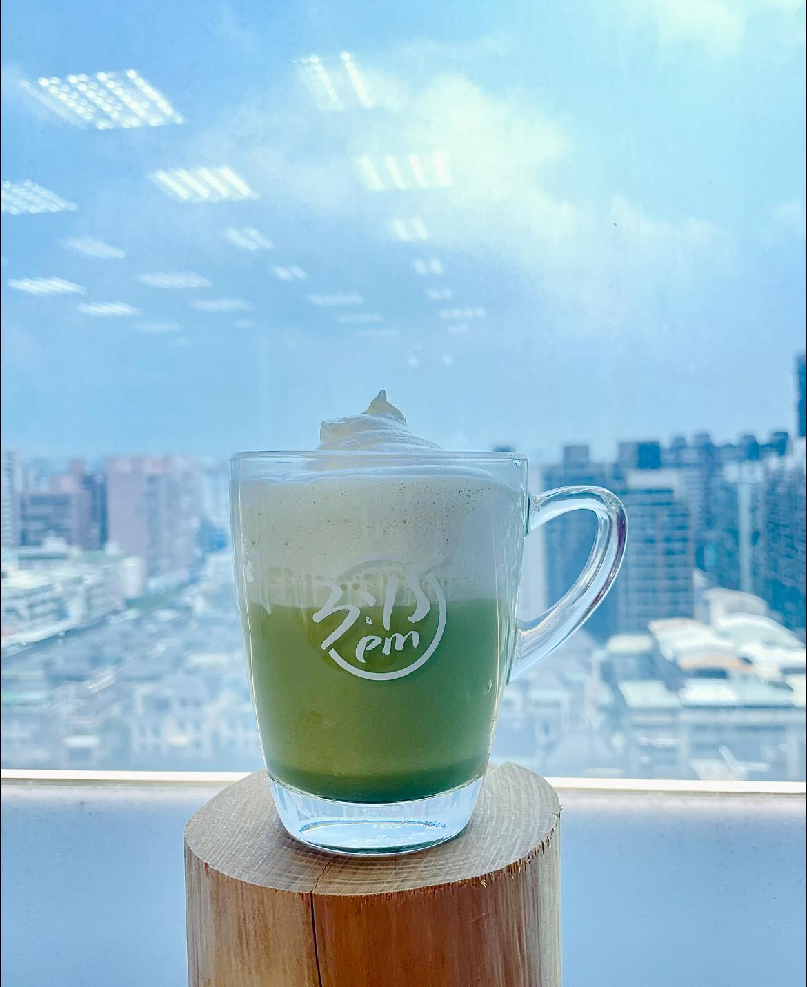 不可思議！加上奶霜的抹茶拿鐵竟然如此美味！